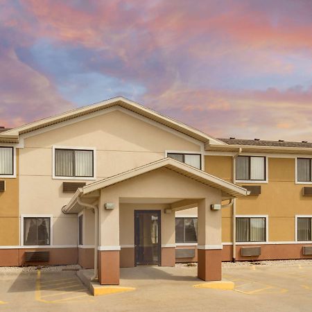 Super 8 by Wyndham Fond Du Lac Exterior foto