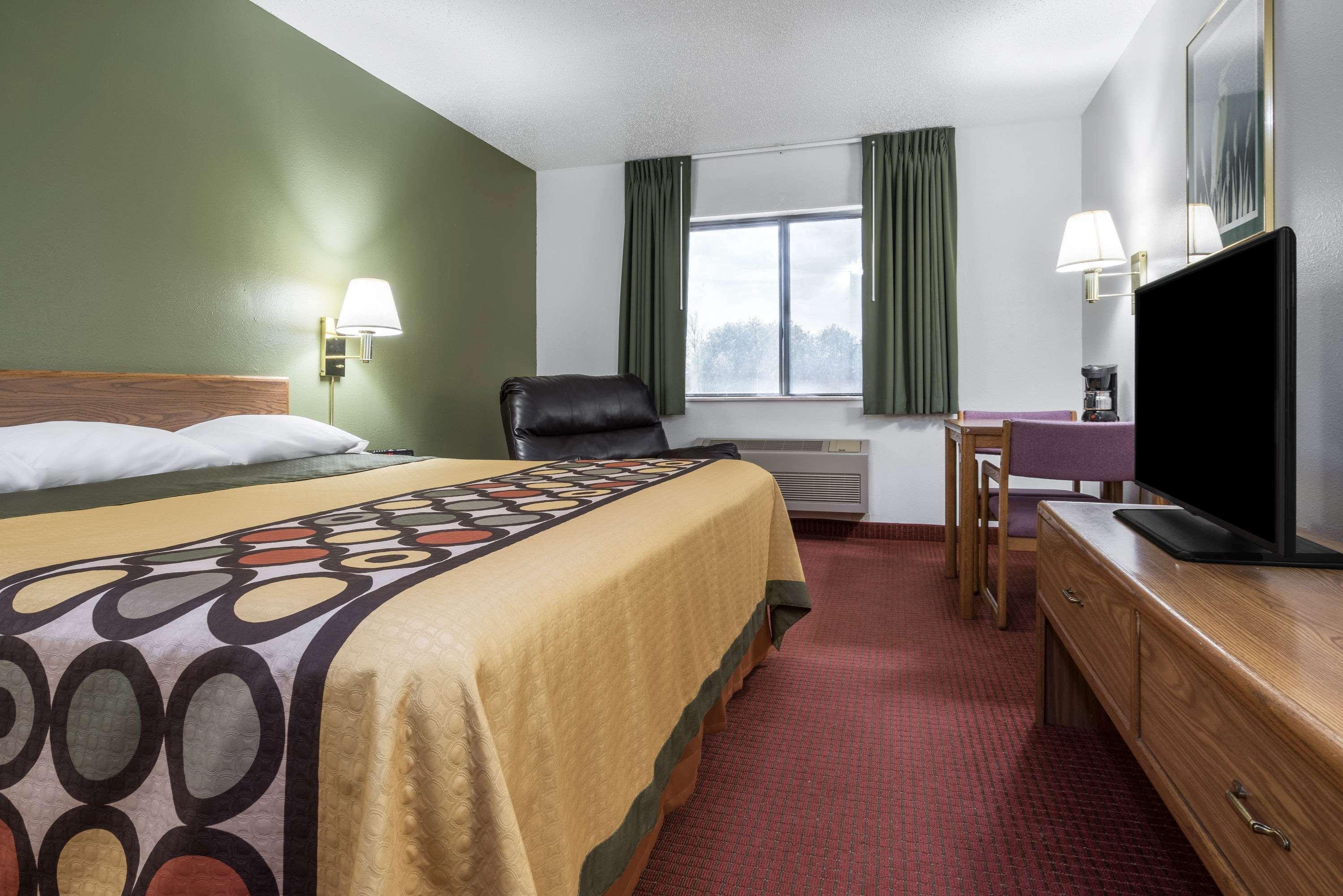 Super 8 by Wyndham Fond Du Lac Exterior foto