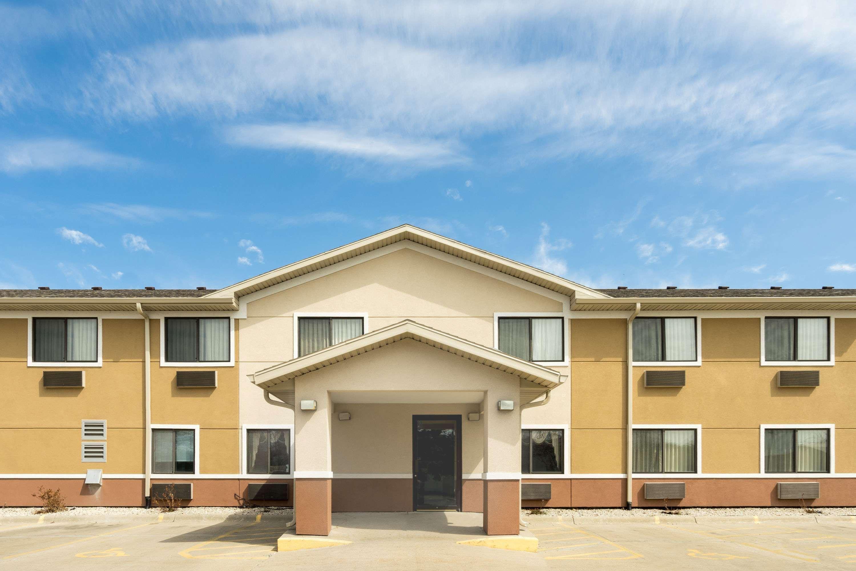 Super 8 by Wyndham Fond Du Lac Exterior foto