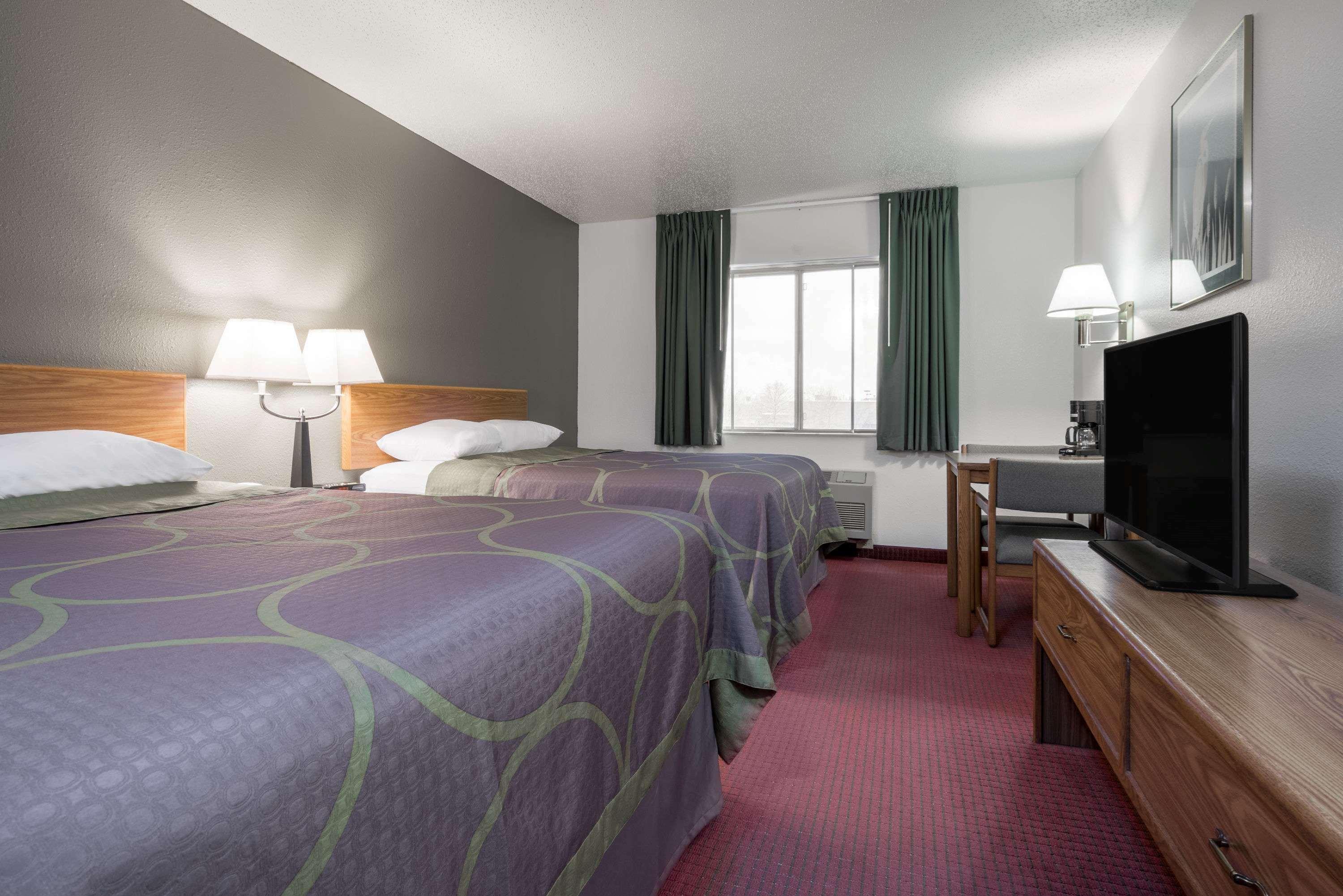 Super 8 by Wyndham Fond Du Lac Exterior foto